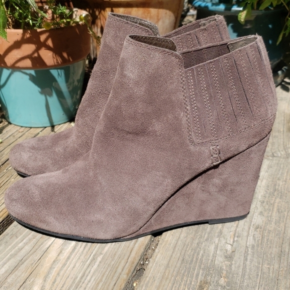 Dolce Vita Gwynn Suede Wedge Booties  10 - Picture 9 of 13